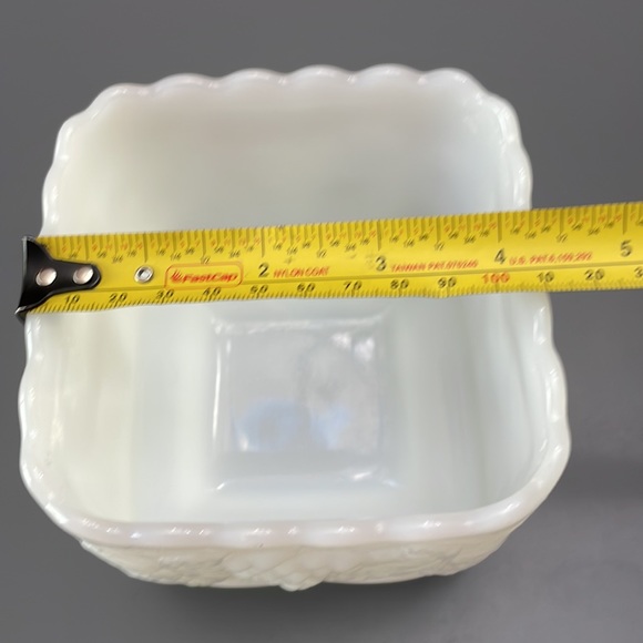 Anchor Hocking Milk Glass Grapes/Leaves 4 1/4" Square footed Candy Dish/Planter - Picture 6 of 6